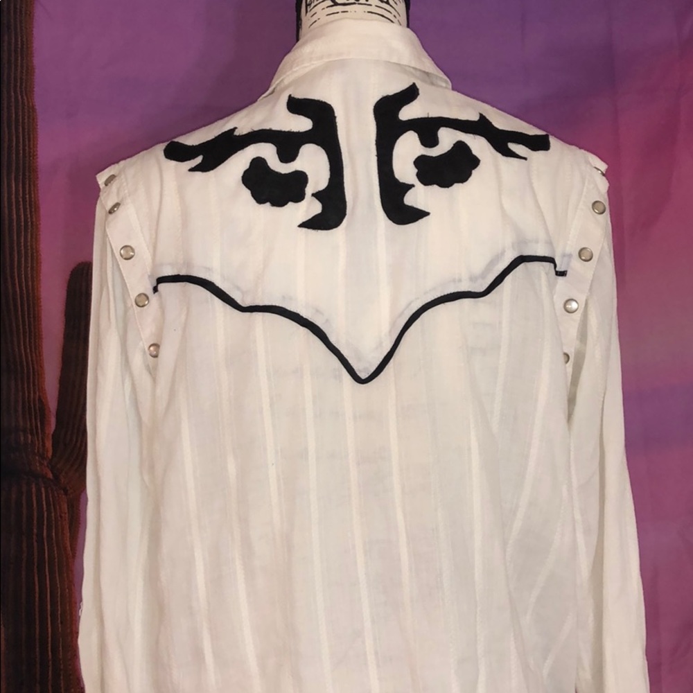 Shawna Hofmann Country Pearl Snap Convertible Top - Picture 6 of 6